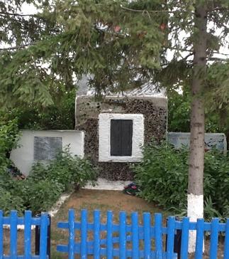 Обелиск павшим землякам в д. Картала  Камско - Устьинского района. 2014::Фотографии для статей g2id88204