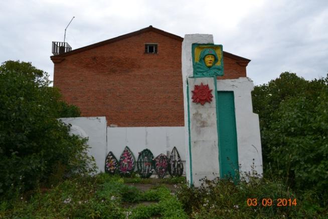 Стела павшим в с. Большие Кармалы Камско - Устьинского района. 2014::Фотографии для статей g2id88232