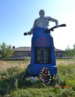 Памятник со списками павших земляков в с. Русские Буртасы Камско -Устьинского района.  2014