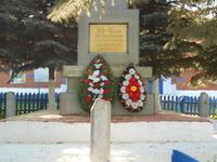 Обелиск павшим в с. Большая  Янгасала  Камско - Устьинского района. 2014