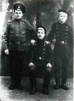 Фото. Гасимов Ф.Г.(слева).1915-17-е