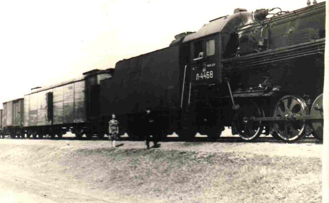 Грузовой поезд на  участке Свияжск - Ульяновск. 1945::Фото для статей предоставлены МБУ «Буинский краеведческий музей» g2id88963