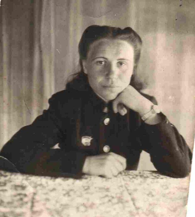 Фото. Юсупова Ф. С.-награждена знаком Сталинского призыва. 1947::Фото для статей предоставлены МБУ «Буинский краеведческий музей» g2id89019