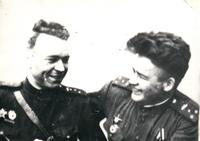 Фото. Кунгуров А.И. - участник Великой Отечественной войны со своим боевым другом Карпусь Г.К. Февраль 1945 года