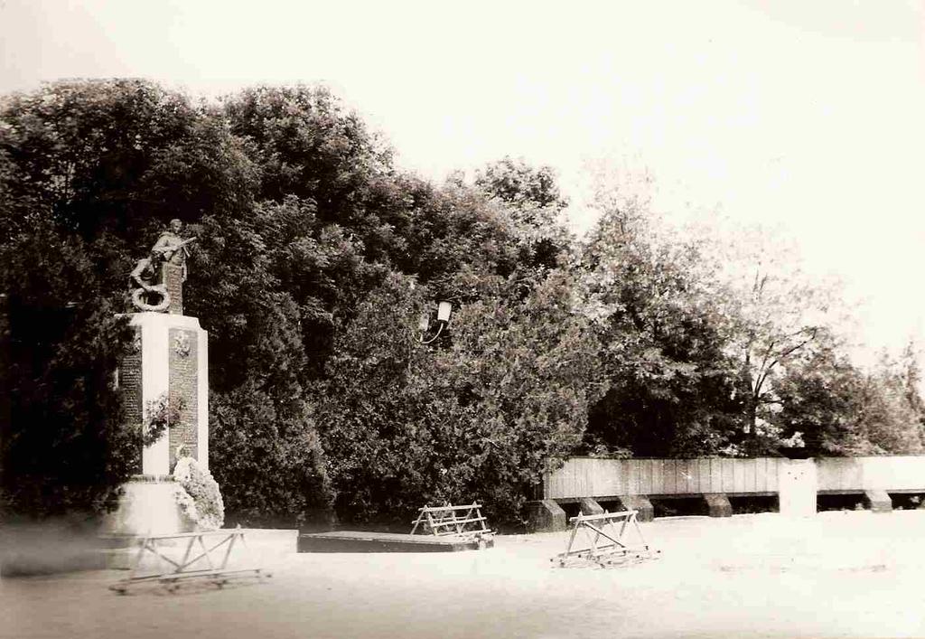 Фото №89998. Фото. Братская могила на Голубой линии. Крымск. 1986
