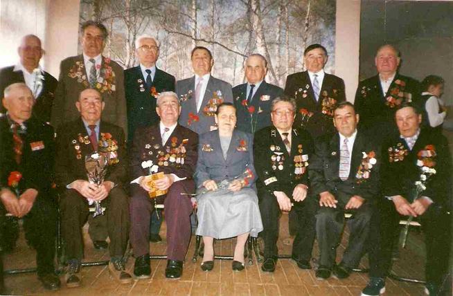 Фото. Встреча ветеранов Великой Отечественной войны с учениками школы №2. Агрыз. Май 2000 года::МУЗАФАРОВ БАРИ ХУЗЕЕВИЧ g2id90030