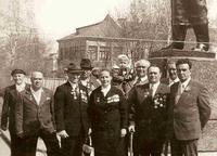 Фото. Музафаров Б.Х. - участник Великой Отечественной войны с однополчанами. Агрыз. 9 мая 1979 года