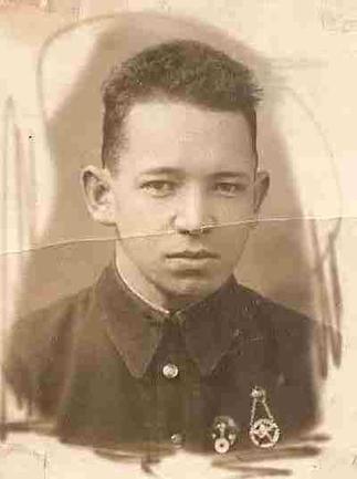 Фото. Музафаров Р. - участник Великой Отечественной войны. 1941-1942 годы::МУЗАФАРОВ БАРИ ХУЗЕЕВИЧ g2id90084