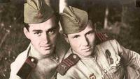 Фото. Музафаров Б.Х. (слева) - участник Великой Отечественной войны с боевым товарищем Рыбкиным П. Горьковская область. 1945