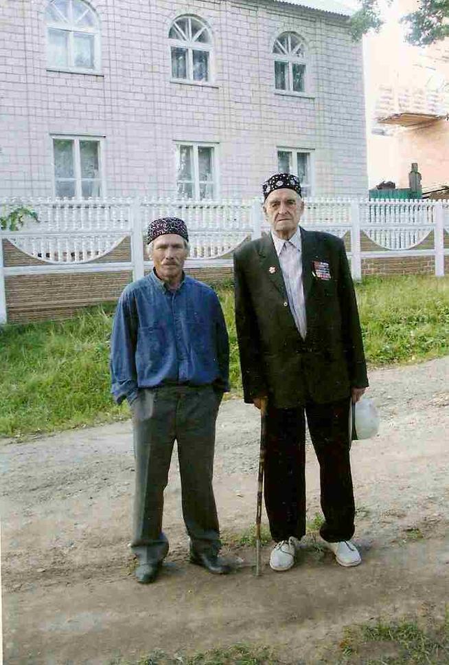 Фото. Музафаров Б.Х. - участник Великой Отечественной войны с родственником Самсоновым. Ижевск. 2008::МУЗАФАРОВ БАРИ ХУЗЕЕВИЧ g2id90178