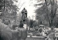 Фото. Памятник павшим войнам. с.Гизель. 1980-е годы