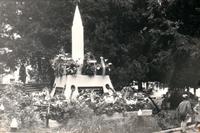 Фото. Памятник погибшим морякам от бомбежки на причале 23 февраля 1943 года. Туапсе. Май 1986 года