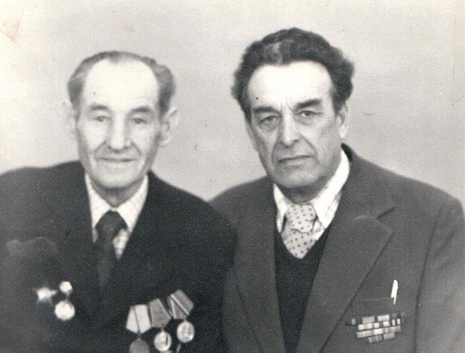 Фото. Музафаров Б.Х. с разведчиком Амосовым А.С. Целиноградская область, ст.Шартанда. 1984::МУЗАФАРОВ БАРИ ХУЗЕЕВИЧ g2id90340