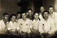Фото. Шефы с ранеными подшефного эвакогоспиталя №5870. 29 мая 1944 года