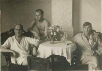 Фото. Герой Советского Союза А.М. Коваль (справа) в госпитале после ранения. Австрия. 1945 
