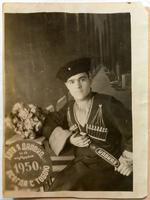 Фотография в фотоателье в казачьем костюме.  Муртазин Асхат Харисович в дни службы в погранвойсках. 1950 г.