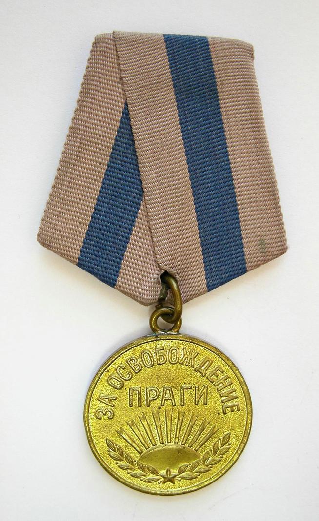 Медаль наградная ʺЗа освобождение Прагиʺ Г.И.Иваненко ::Награды g2id96120