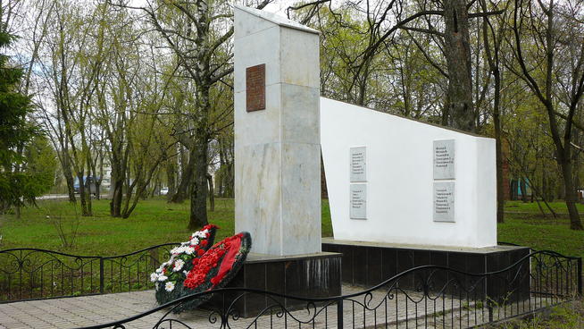 Обелиск погибшим в годы Великой Отечественной войны сотрудникам КГАУ. Казань, Ферма - 2. 2014::Музей истории Казанского государственного аграрного университета g2id96374
