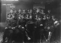 Фото. Гремпель И.А. (справа от гармониста )с боевыми товарищами. Балтийский флот. 1942