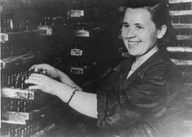 Фото. Писарева А.Р. 1940-е::фото для статей предоставлены музеем завода "Позис g2id96744