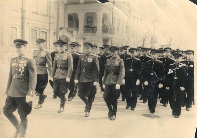 Фото. Суворовцы на параде. Казань. 9 мая1945::Фотографии, предоставленные музеем g2id96807