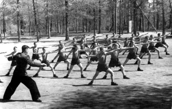 удалить::Фотографии, предоставленные музеем g2id96831