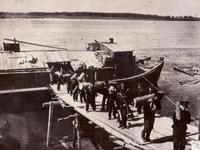 Фото. Суворовцы на заготовке дров .1945