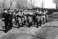 Фото. Суворовцы на прогулке под оркестр. 1940-е