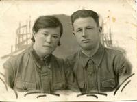 Беляев Андрей Иванович с сестрой Александрой (15 января 1943 года)