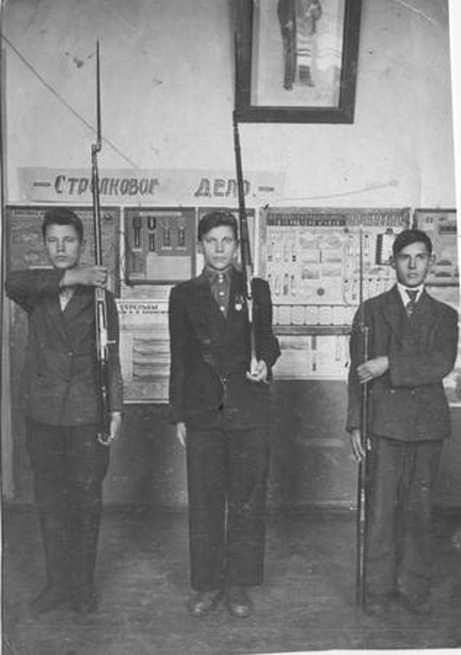 Егоров Сергей Александрович. Куйбышевское педучилище 1940г.(слева)::Фотографии участников Великой Отечественной войны и документы по Спасскому району (до 1946г.) g2id97261