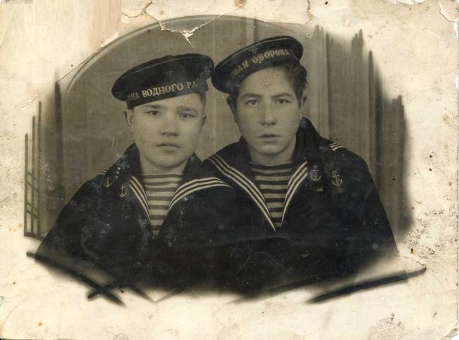 Закиров Гариф Закирович (слева) 1924г.р. с.Новый Баран::Фотографии участников Великой Отечественной войны и документы по Спасскому району (до 1946г.) g2id97276