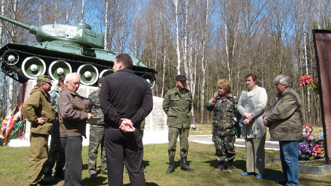 На Поле Памяти г.Сычевск  с руководством района::Поисковый отряд Спасского района "Булгары" g2id97501