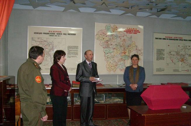 При передаче останков Нефедова Н.И. погибшего в 1942 году::Поисковый отряд Спасского района "Булгары" g2id97769