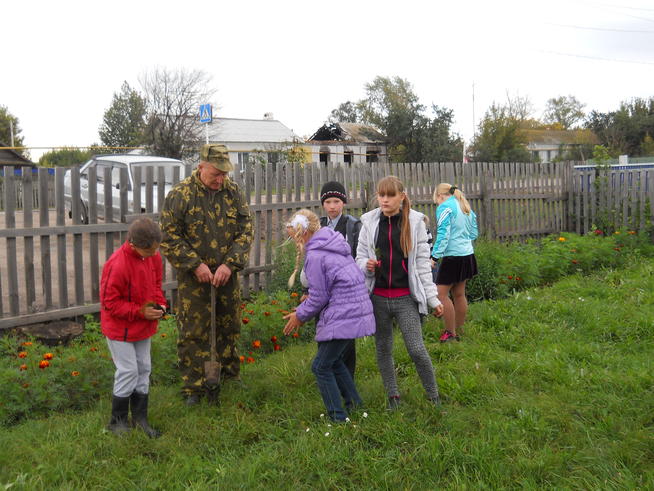 Поисковый отряд Булгары между выедами на Вахту Памяти проводят традиционные акции у памятников (3)::Поисковый отряд Спасского района "Булгары" g2id97832