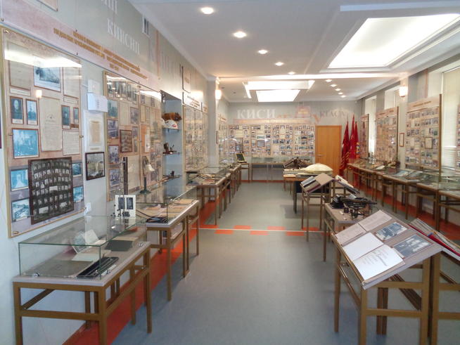 Фото. Фрагмент экспозиции музея истории КГАСУ. 2014::Музей истории Казанского государственного архитектурно-строительного университета g2id98010