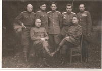 Фото. Ажимов Р.С.(стоит 2-ой слева) с боевыми товарищами.1940-е