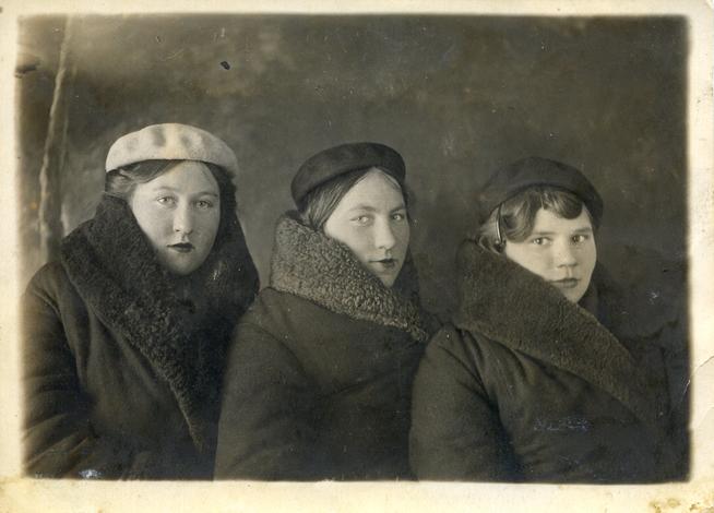 Прохорова(Баринова) Александра Григорьевна первые года после войны::Фотографии участников Великой Отечественной войны и документы по Спасскому району (до 1946г.) g2id98172