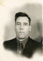 Акзигитов Кутдус Ахметзянович призван в 1939г., в 1941 году направлен в Саратовскуй десантную школу. В 1943 году под Старо Руссо