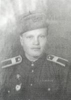 Бушев Михаил Николаевич 1923г.р. ст.с-нт.с.Три Озера, мобилизован 1942г., ранен в 1943г. под Сталинградом вернулся 1947году. Уме