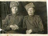 Залилов Бикмулла Курбанович (слева)1945 год