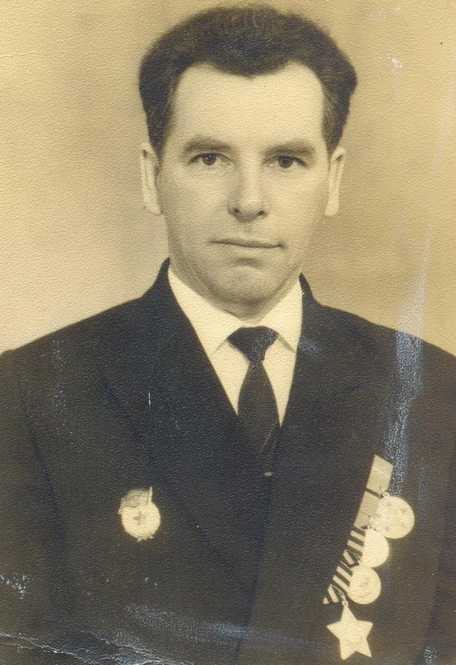 Хавронин Александр Иванович года в с.Ново-Мордово. Ум ер в 2004г.::Фотографии участников Великой Отечественной войны и документы по Спасскому району (до 1946г.) g2id98293