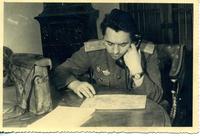 Сафиуллин Г.Б. за работой под Первомайском. 1945