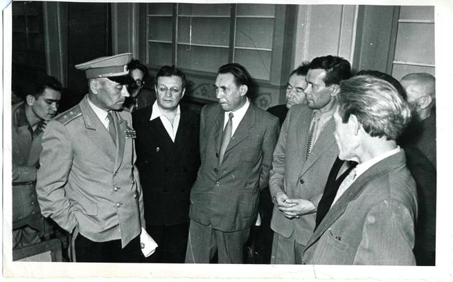 Герой Советского Союза Сафиуллин Г.Б. на встрече с писателями Татарстана. 1960-е::Сафиуллин Г.Б. g2id98860