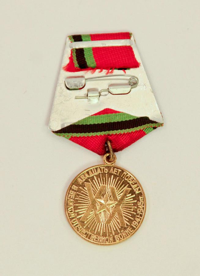 Знак юбилейный  20 лет Победы в Великой Отечественной войне Сафиуллина Г.Б. - Героя Советского Союза.СССР.Латунь,шелк,штамповка::Награды g2id98992