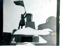 Водружение знамени 38 стрелковой дивизии на бронепоезд ст.Воропаново под Сталинградом. 1943