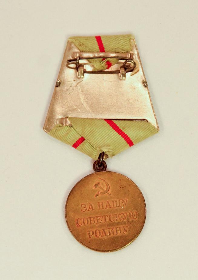 Медаль наградная  За оборону Сталинграда Сафиуллина Г.Б. - Героя Советского Союза.СССР.1943.Латунь,металл,шелк,штамповка.::Награды g2id99062