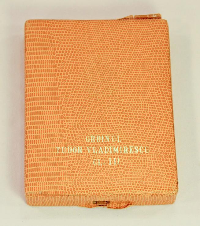 Футляр Ордена Владимиреску III класса Сафиуллина Г.Б. - Героя Советского Союза.Румыния.1969. Картон.::Награды g2id99092