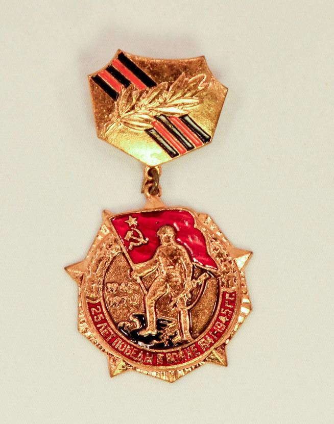 Знак юбилейный  25 лет Победы в Великой Отечественной войне Сафиуллина Г.Б. - Героя Советского Союза.СССР.Эмаль,металл,штамповка::Награды g2id99137