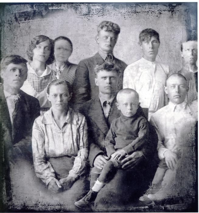 Семья Захарова Ивана Михайловича::Фотографии участников Великой Отечественной войны и документы по Спасскому району (до 1946г.) g2id99265