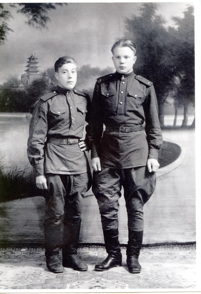 Спиридонов Андрей николаевич (справа) вернулся ::Фотографии участников Великой Отечественной войны и документы по Спасскому району (до 1946г.) g2id99280